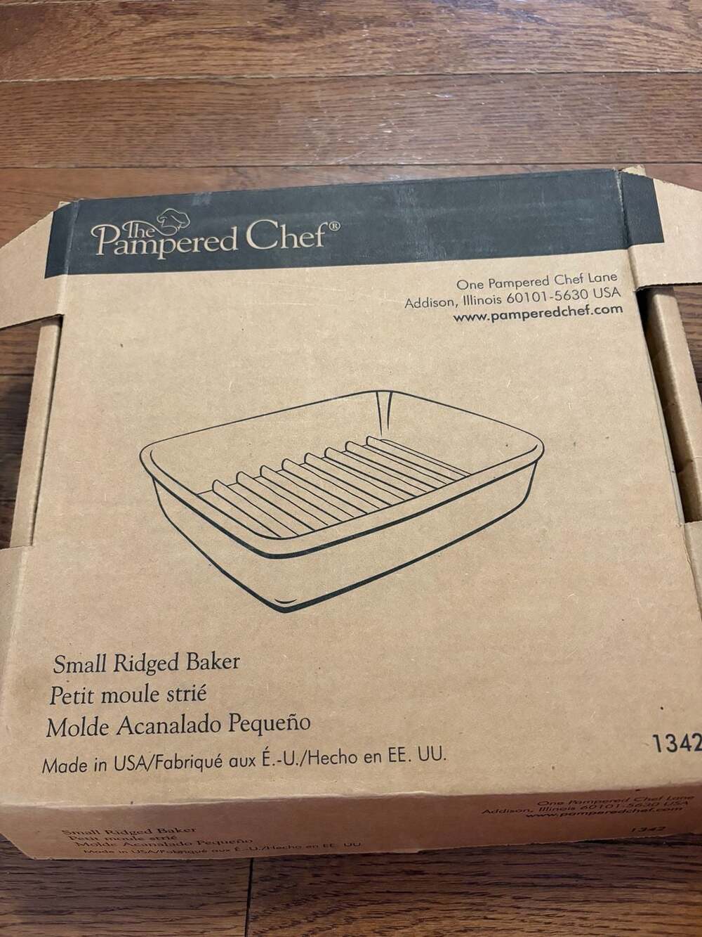 Pampered Chef Small Ridged Baker - Stoneware - 1342 - Made in USA NIB